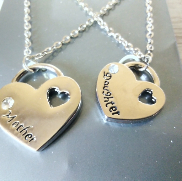 2 Hearts Mother Daughter Necklace Set in Bonus Holiday Gift Tin! - Picture 4 of 6